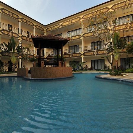 Yusro Hotel Restaurant & Convention Jombang Eksteriør billede