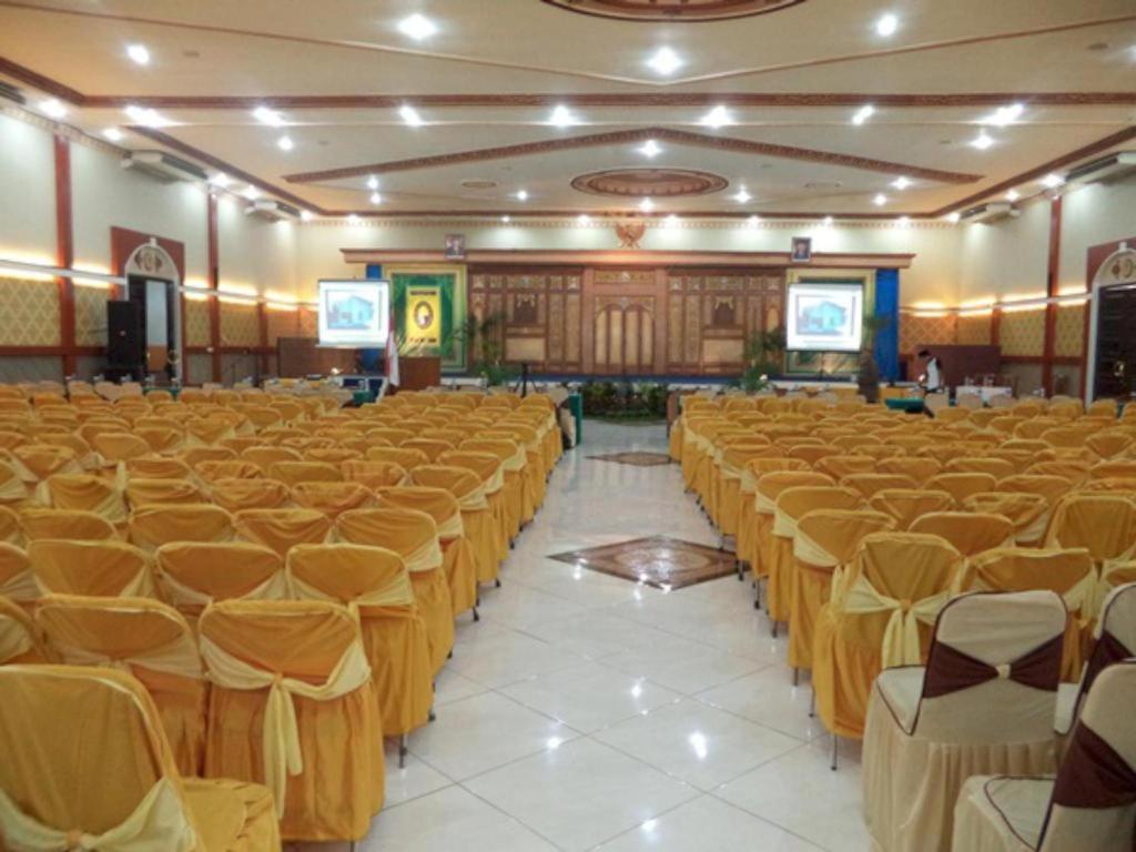Yusro Hotel Restaurant & Convention Jombang Eksteriør billede