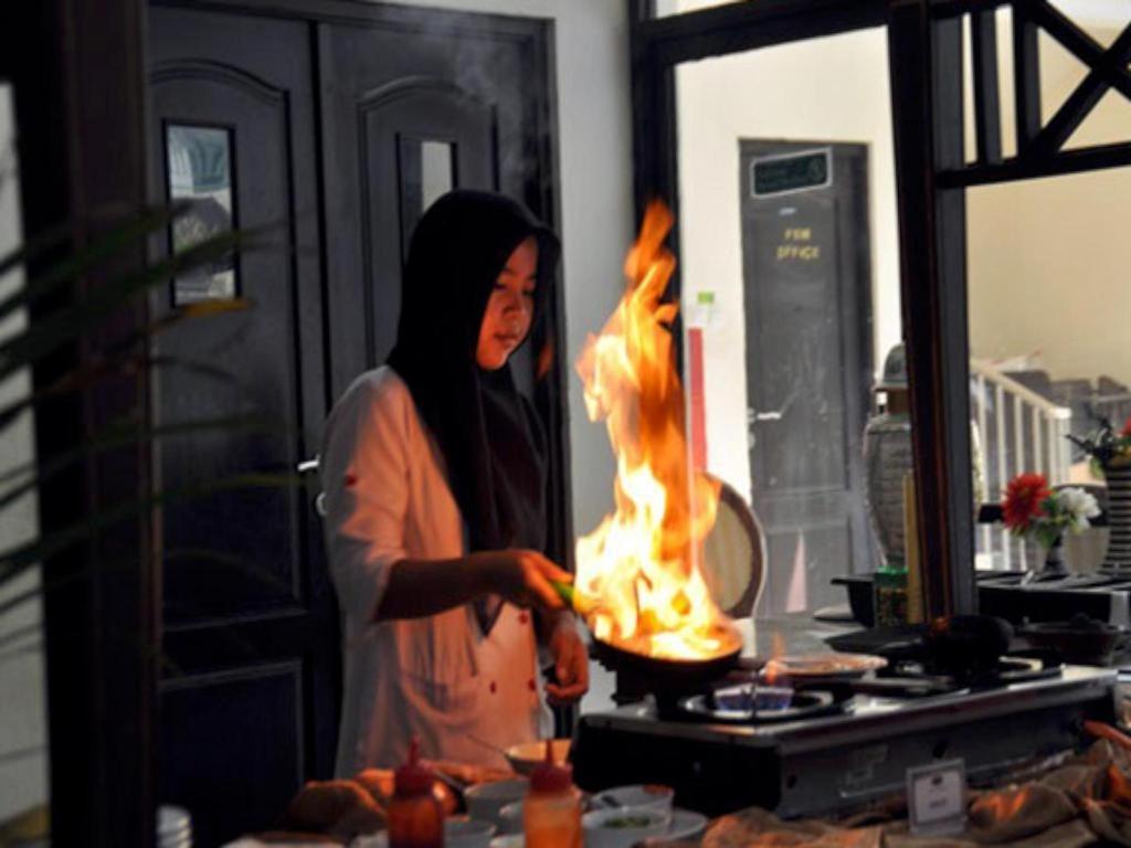 Yusro Hotel Restaurant & Convention Jombang Eksteriør billede
