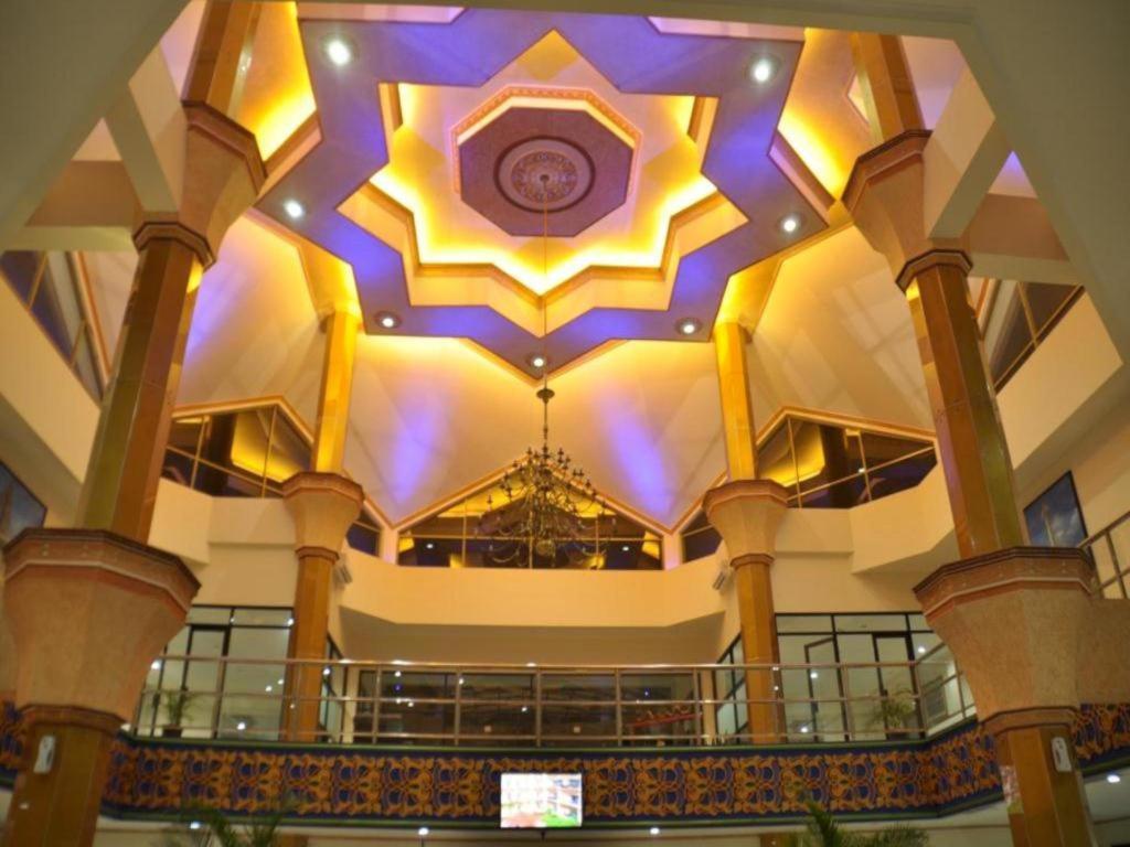 Yusro Hotel Restaurant & Convention Jombang Eksteriør billede