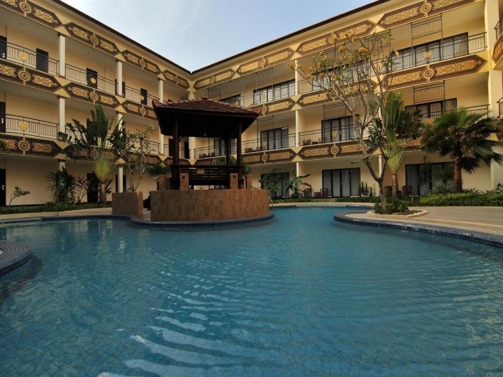 Yusro Hotel Restaurant & Convention Jombang Eksteriør billede