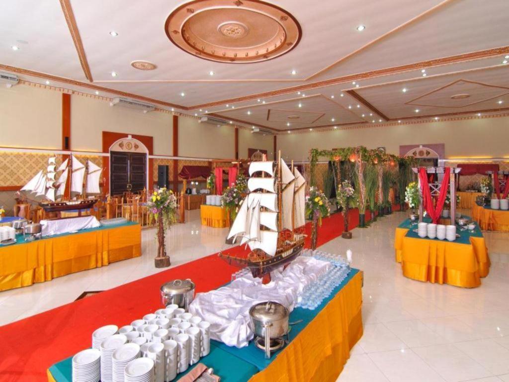 Yusro Hotel Restaurant & Convention Jombang Eksteriør billede