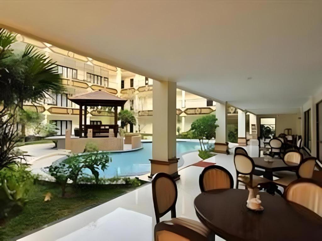 Yusro Hotel Restaurant & Convention Jombang Eksteriør billede