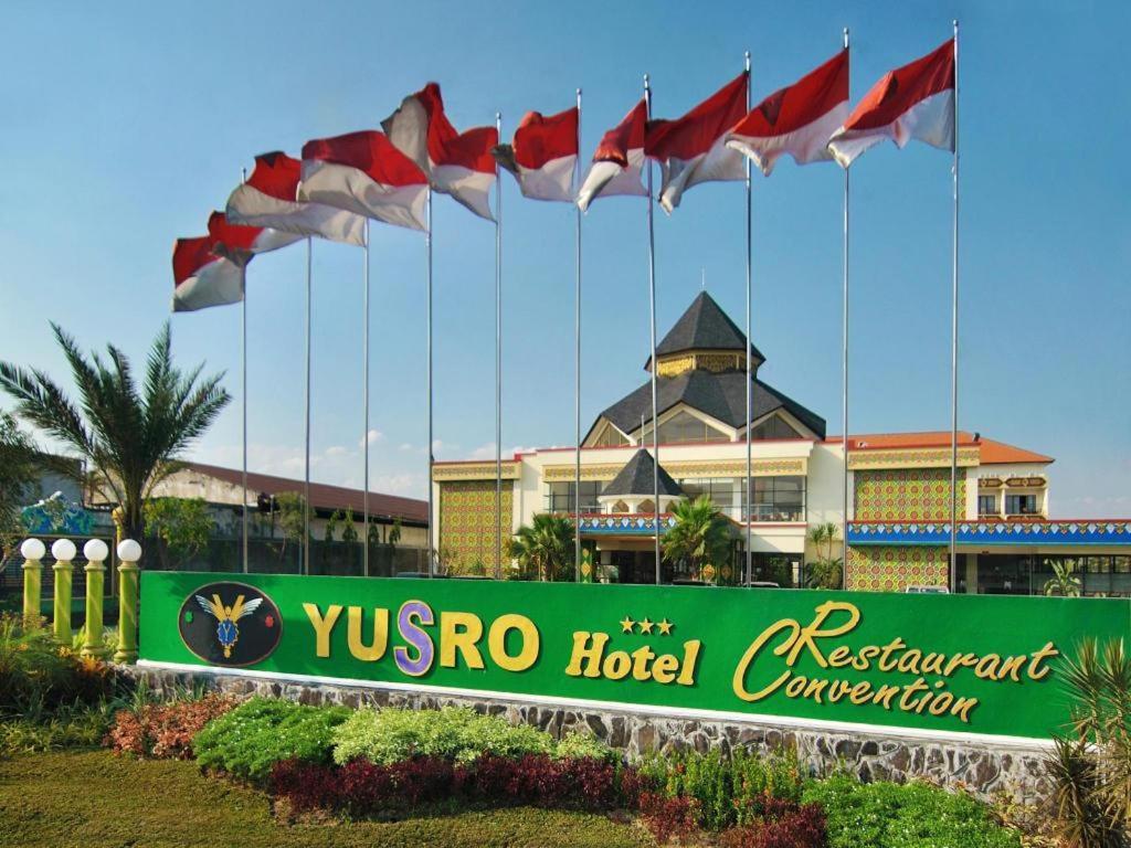 Yusro Hotel Restaurant & Convention Jombang Eksteriør billede