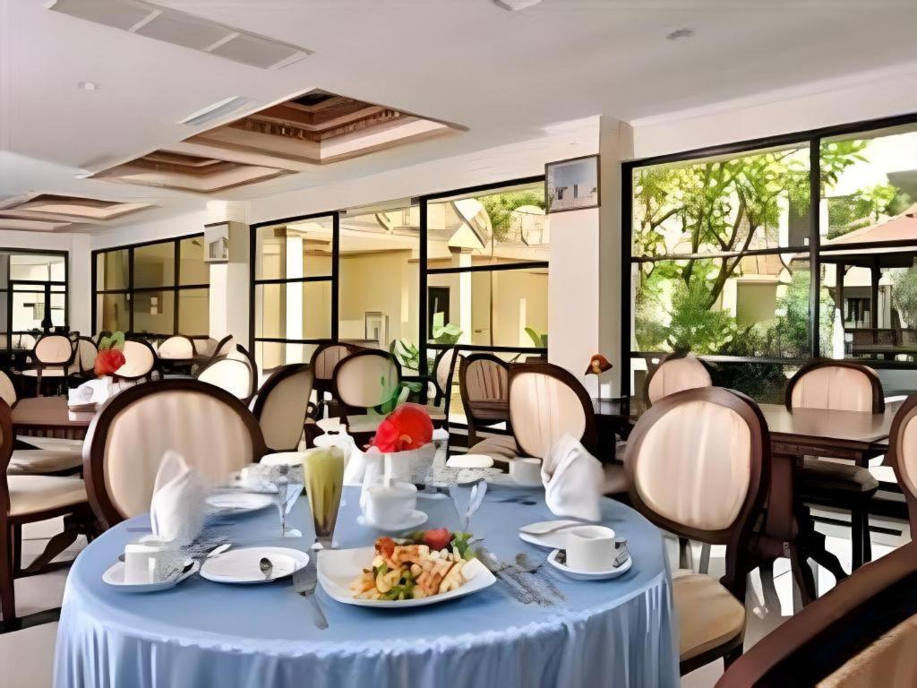 Yusro Hotel Restaurant & Convention Jombang Eksteriør billede