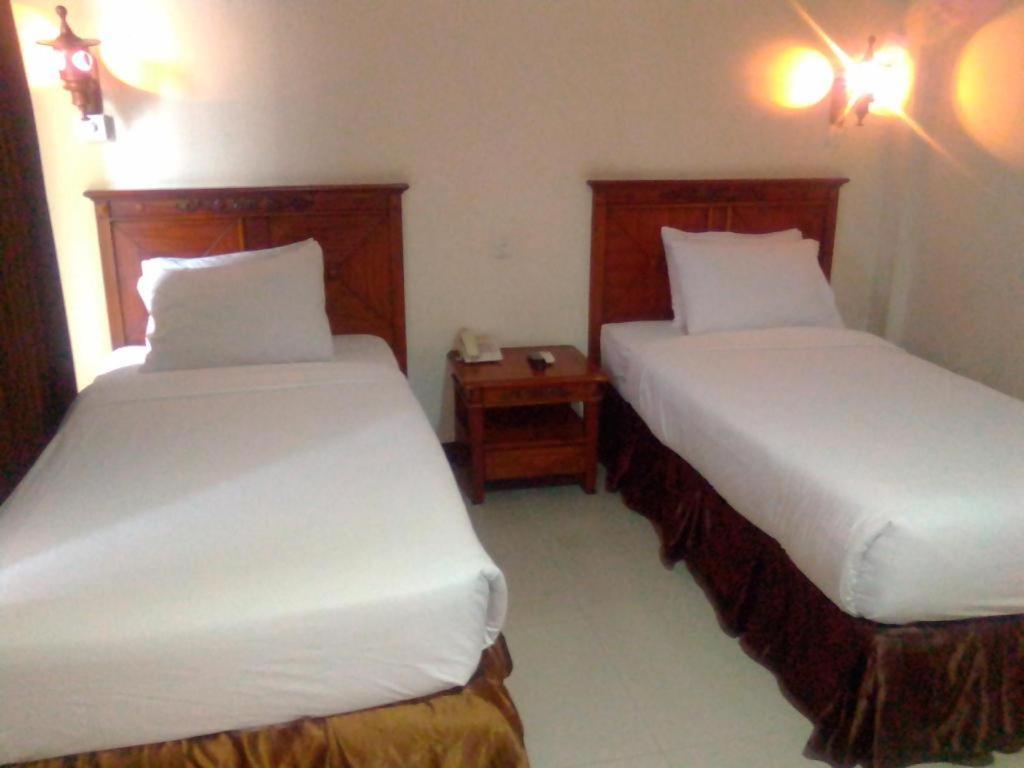 Yusro Hotel Restaurant & Convention Jombang Eksteriør billede