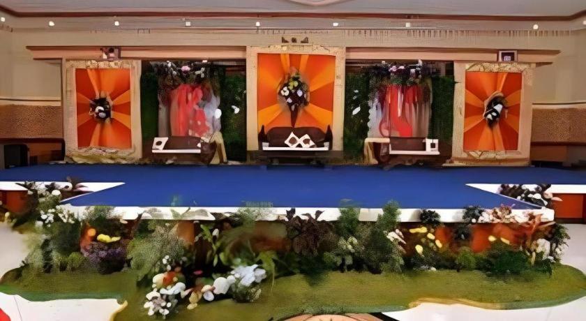Yusro Hotel Restaurant & Convention Jombang Eksteriør billede