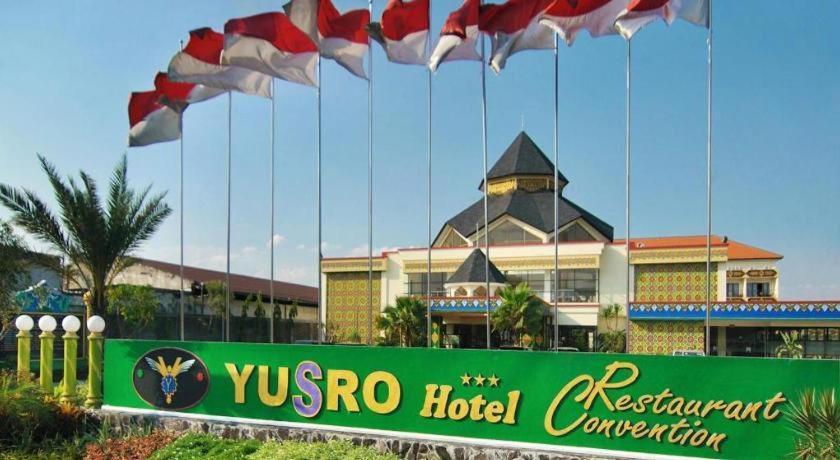 Yusro Hotel Restaurant & Convention Jombang Eksteriør billede