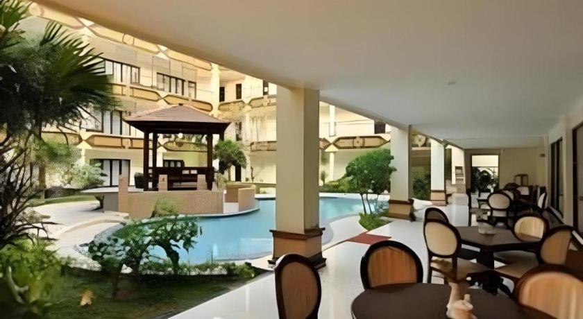 Yusro Hotel Restaurant & Convention Jombang Eksteriør billede