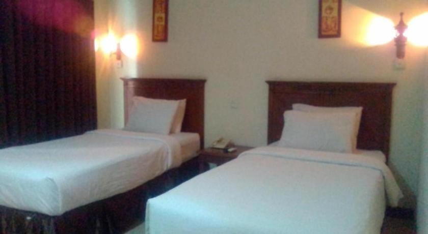 Yusro Hotel Restaurant & Convention Jombang Eksteriør billede
